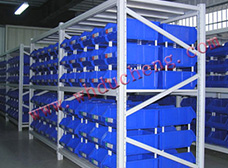 塑料周轉箱上貨架的應用